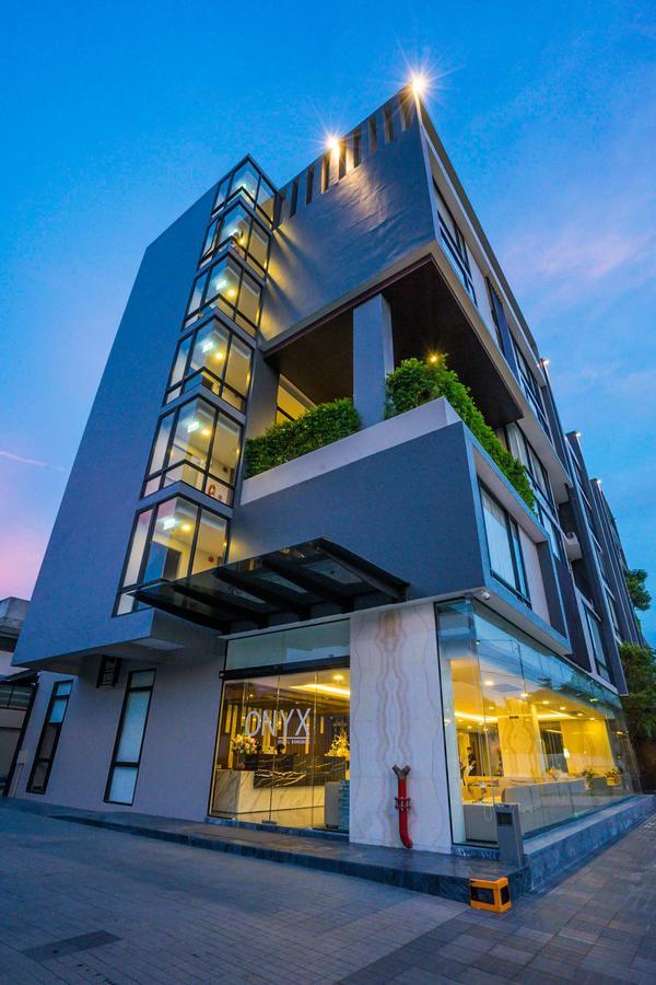 Onix Hotel Bangkok Exterior foto